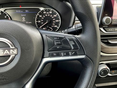 Used 2025 Nissan Altima 2.5 SV image 12