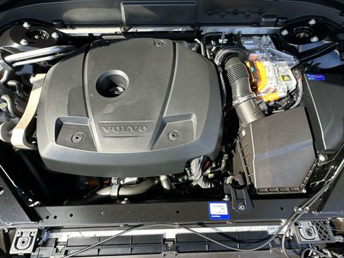 Used 2024 Volvo XC60 T8 Ultimate w/ Protection Package Premier image 18