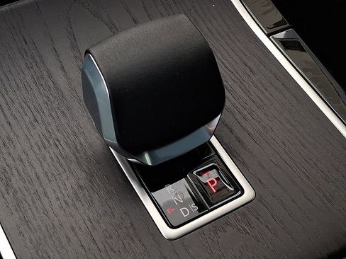 New 2026 Land Rover Range Rover Velar Dynamic SE image 12