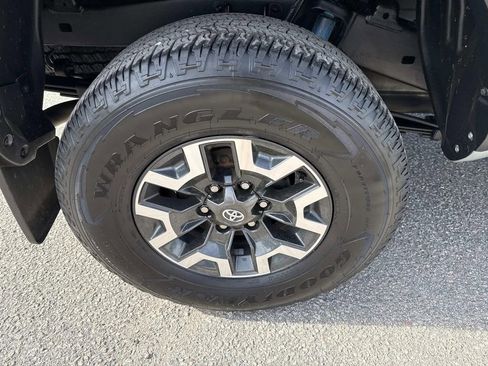 Certified 2022 Toyota Tacoma TRD Off-Road image 9