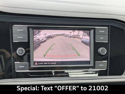 Used 2024 Volkswagen Jetta SE image 19