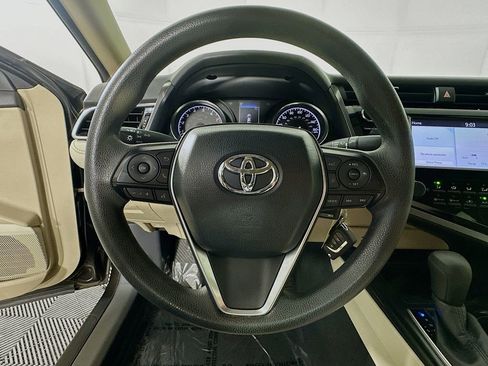 Used 2018 Toyota Camry LE image 13