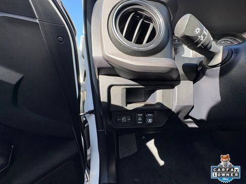 Used 2017 Toyota Tacoma TRD Sport image 15