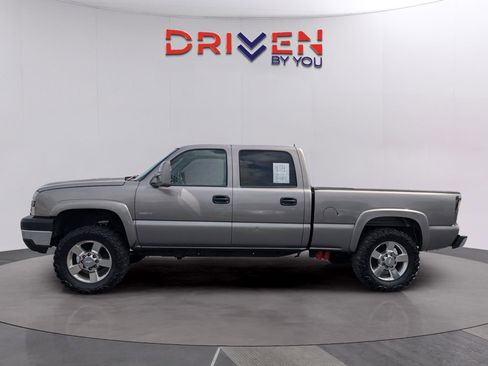 Used 2007 Chevrolet Silverado 2500 LT w/ Heavy-Duty Power Package image 3