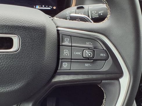 Used 2024 Jeep Grand Cherokee Laredo AWD/4WD image 15
