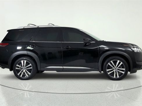 Used 2024 Nissan Pathfinder Platinum w/ Lighting Package (N92) AWD/4WD image 9