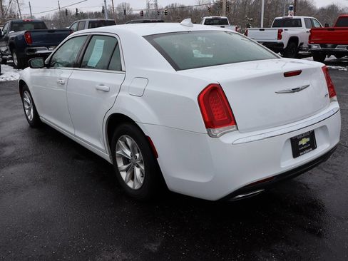 Used 2016 Chrysler 300 Limited image 32