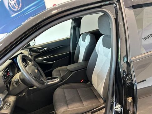 Used 2024 Chevrolet Trax LS w/ LS Convenience Package FWD image 12