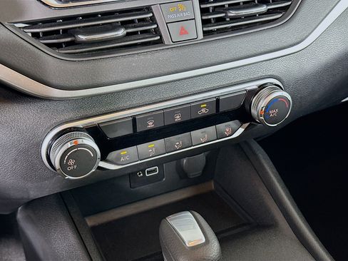 Used 2024 Nissan Altima 2.5 S FWD image 23