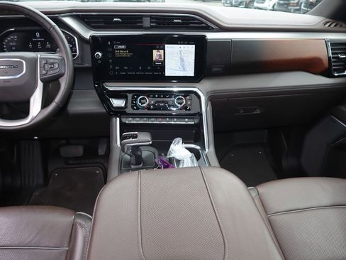 Used 2024 GMC Sierra 1500 Denali w/ Technology Package AWD/4WD image 18