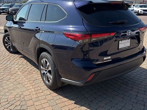 Used 2022 Toyota Highlander XLE image 7