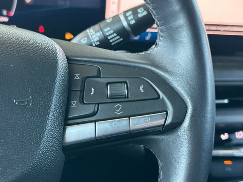 Used 2024 Cadillac XT4 Premium Luxury image 40