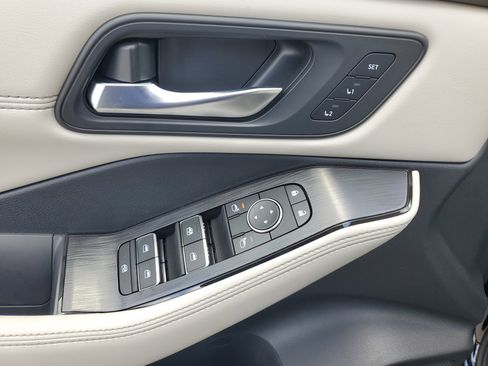 New 2025 Nissan Rogue SL w/ SL Premium Package image 13