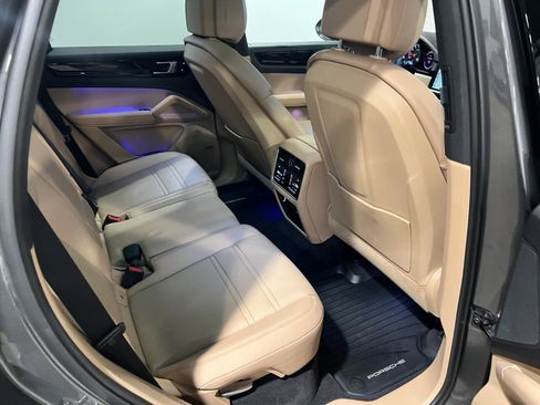 Used 2019 Porsche Cayenne image 37