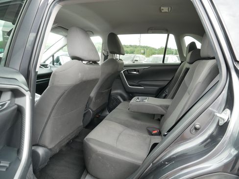 Used 2020 Toyota RAV4 XLE w/ XLE Grade Weather Package AWD/4WD image 16