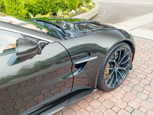 Used 2025 Aston Martin V8 Vantage Coupe image 8