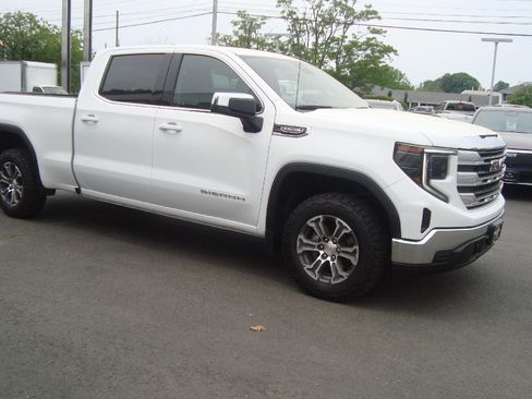 Used 2023 GMC Sierra 1500 SLE AWD/4WD image 3