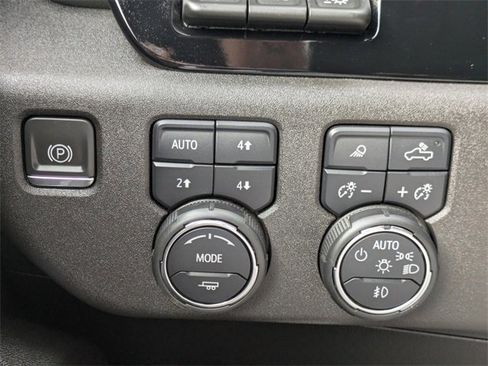 Used 2023 Chevrolet Silverado 1500 High Country w/ Technology Package image 26