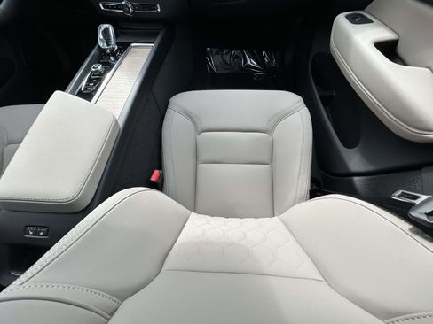 New 2026 Volvo XC60 T8 Plus w/ Protection Package Premier AWD/4WD image 15