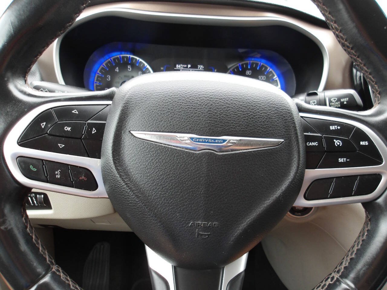 Used 2018 Chrysler Pacifica Touring-L FWD image 15