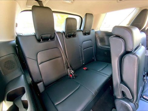 Used 2023 Nissan Pathfinder Platinum w/ Black Appearance Package AWD/4WD image 18