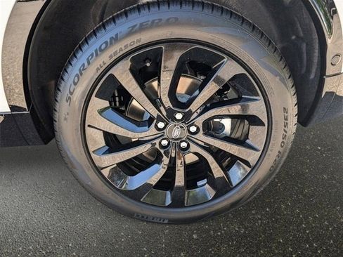 Used 2024 Land Rover Discovery Sport Dynamic SE image 4