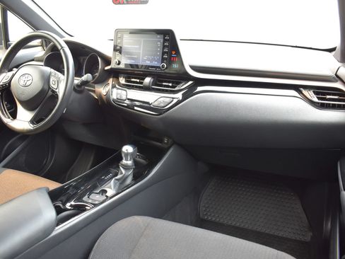 Used 2019 Toyota C-HR XLE FWD image 12