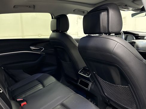 Used 2021 Audi e-tron Premium Plus w/ Premium Plus Package image 19