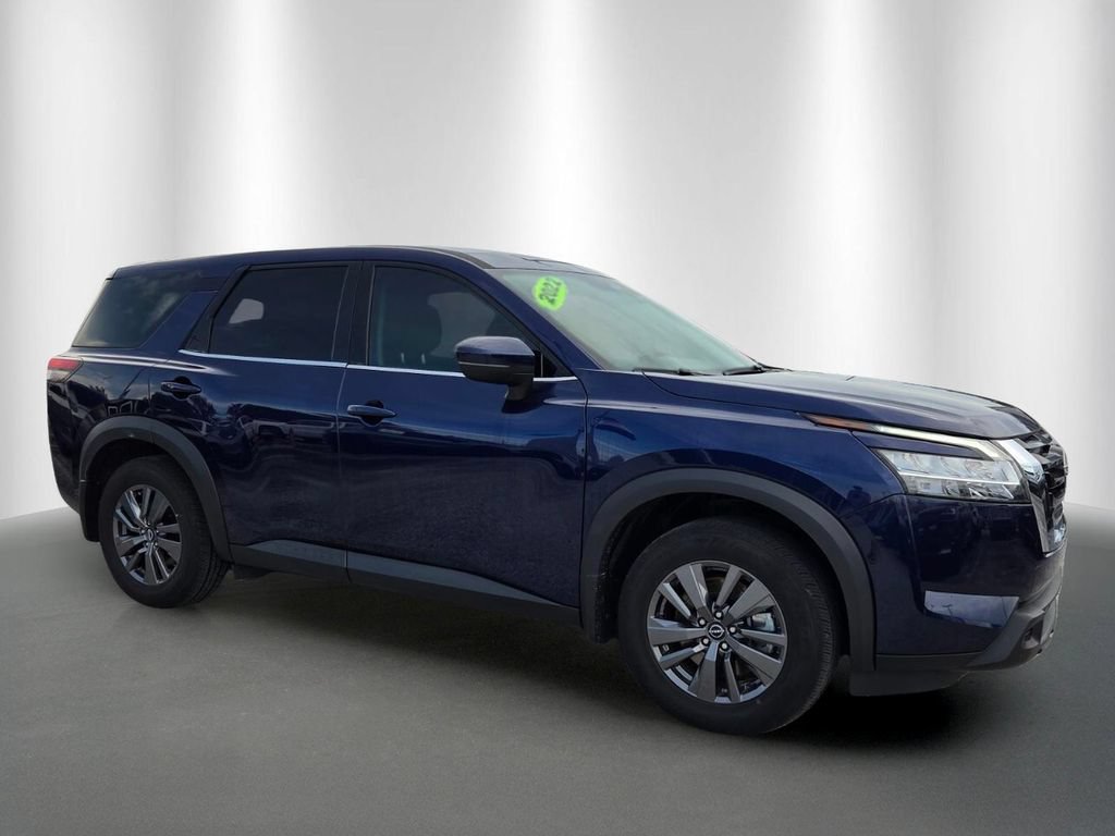 Used 2022 Nissan Pathfinder S FWD image 2