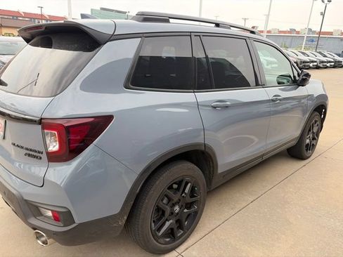 Used 2024 Honda Passport Black Edition image 2