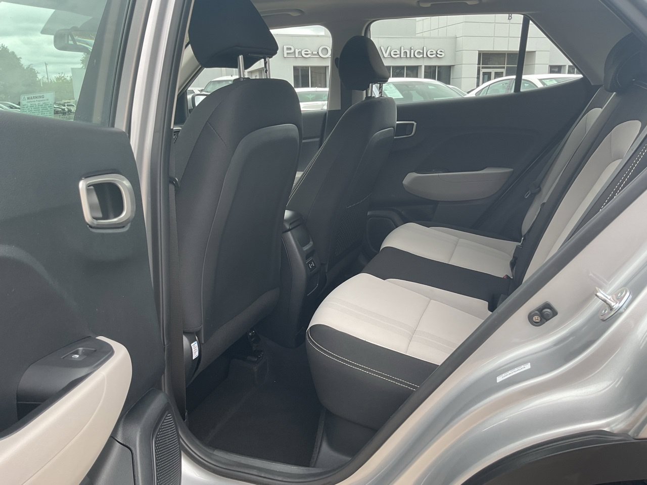 Used 2025 Hyundai Venue SEL FWD image 14