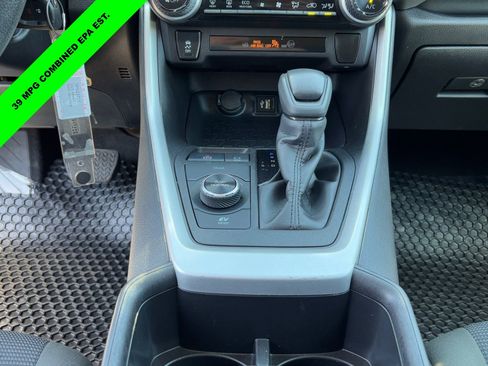 Used 2025 Toyota RAV4 LE AWD/4WD image 26