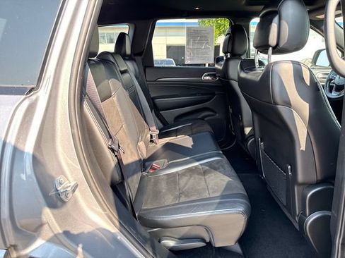 Used 2019 Jeep Grand Cherokee Altitude AWD/4WD image 10