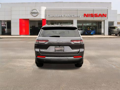 Used 2025 Jeep Grand Cherokee L Laredo image 4