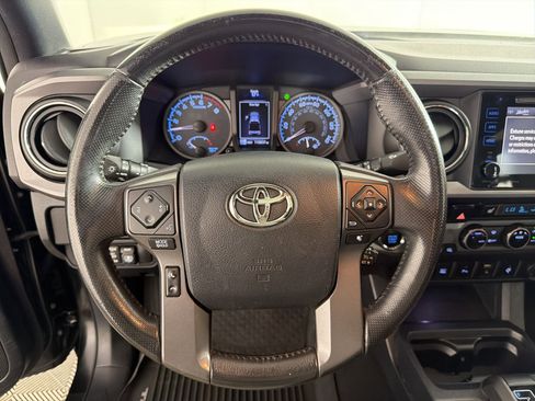 Used 2017 Toyota Tacoma TRD Off-Road image 18