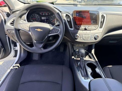 Used 2024 Chevrolet Malibu LT FWD image 17