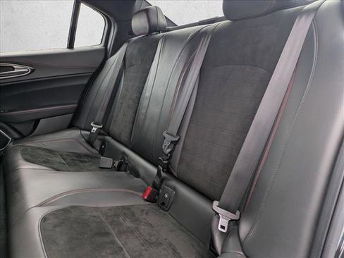 Used 2018 Alfa Romeo Giulia Quadrifoglio w/ Driver Assist Dynamic Package image 18