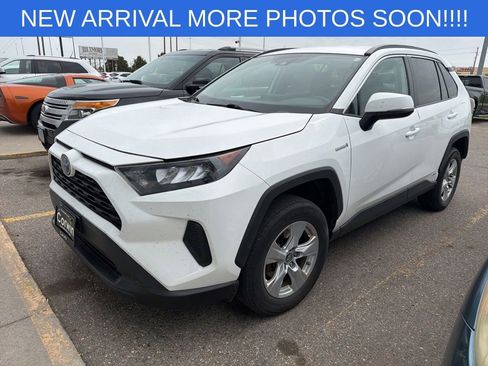 Used 2019 Toyota RAV4 LE w/ Carpet Mat Package AWD/4WD image 9