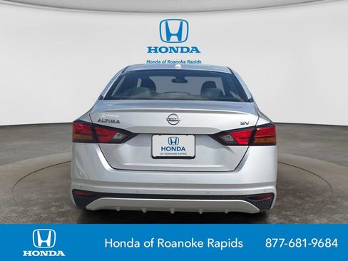 Used 2024 Nissan Altima 2.5 SV FWD image 4