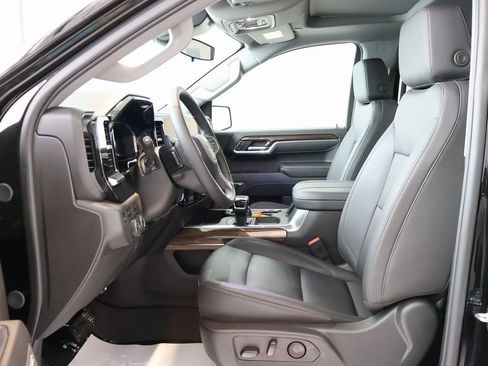 Used 2024 Chevrolet Silverado 1500 LT Trail Boss w/ Convenience Package II image 12