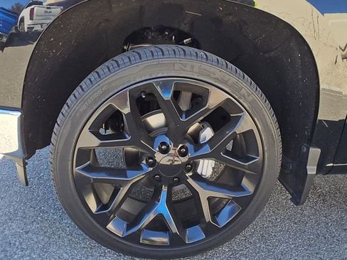 Used 2022 Chevrolet Silverado 1500 LT image 2