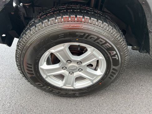 Used 2022 Jeep Wrangler Unlimited Sport image 23