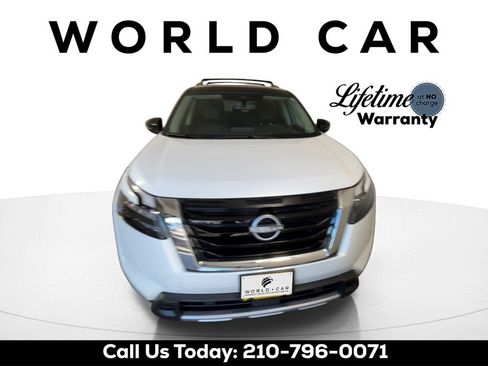 Used 2025 Nissan Pathfinder Platinum image 8