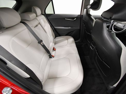 Certified 2025 Kia Niro EX image 16