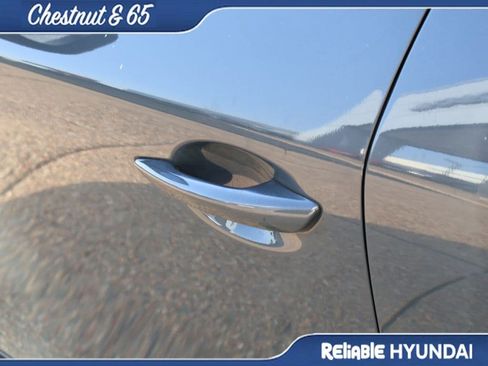 Used 2023 MAZDA MAZDA3 s FWD image 19