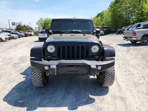Used 2017 Jeep Wrangler Sahara image 8