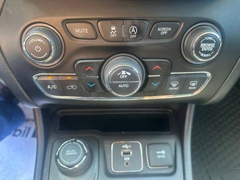 Used 2020 Jeep Cherokee Limited AWD/4WD image 37