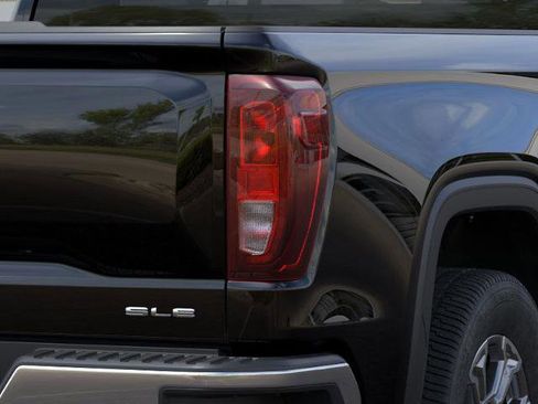 New 2026 GMC Sierra 1500 SLE image 35