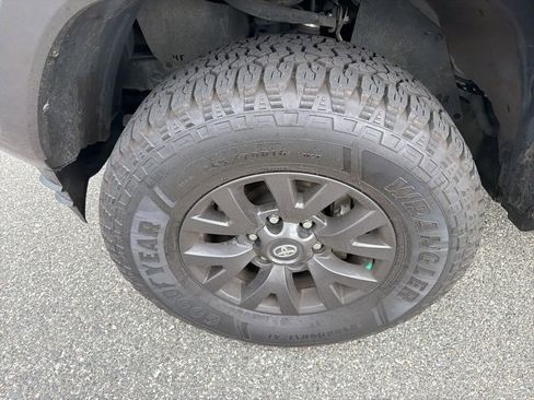 Used 2022 Toyota Tacoma SR5 w/ SR5 Appearance Package (SM) RWD image 10