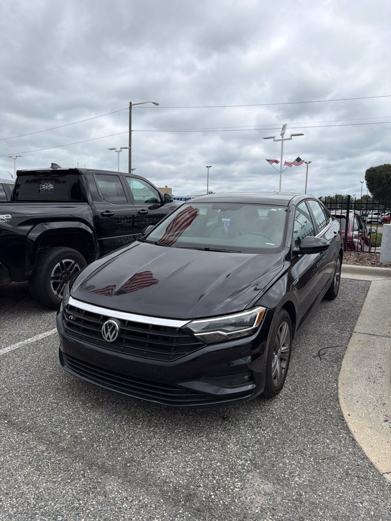 Used 2019 Volkswagen Jetta R-Line w/ R-Line Cold Weather Package FWD image 1